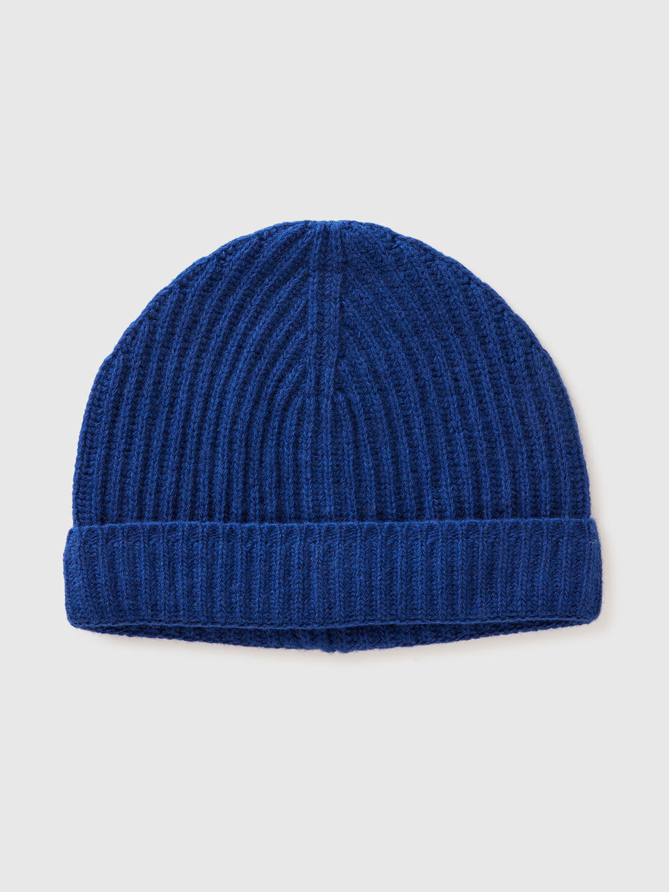 Hat in pure virgin wool