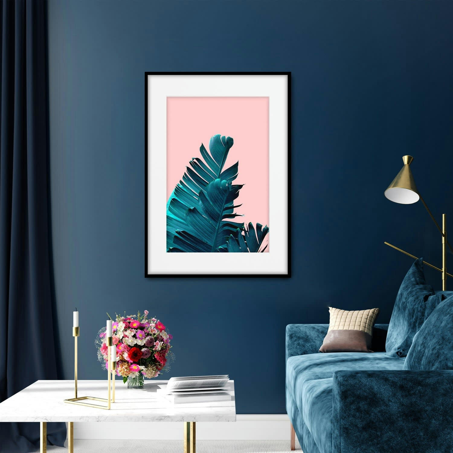 PALMERAS - Affiche avec cadre noir - Feuille de palmier sur fond rose - 30x40