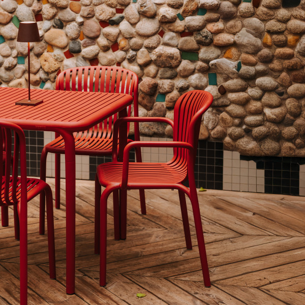 Krzesło ogrodowe z podłokietnikiem Brene Retro Red FERNE