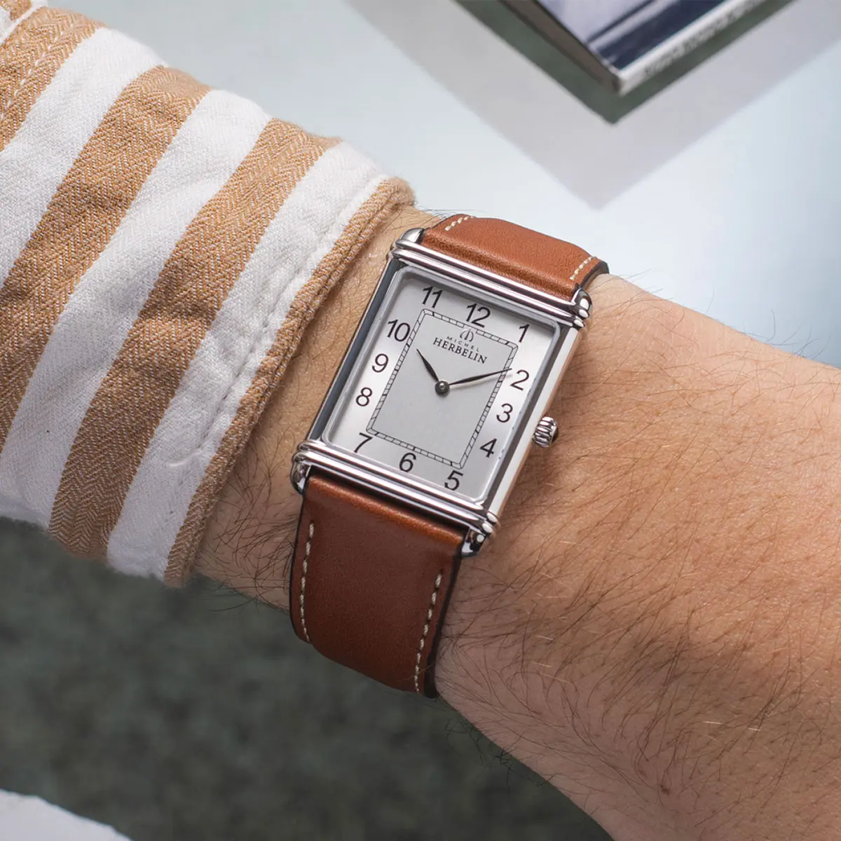 ART DÉCO – QUARTZ – ACIER & CUIR BRUN