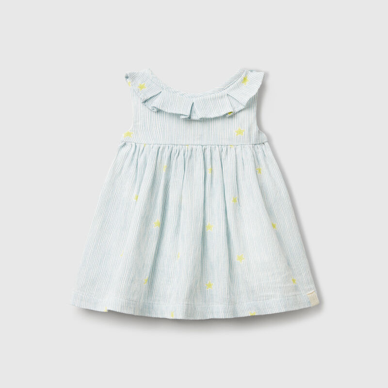 Dress with ruffled collar
