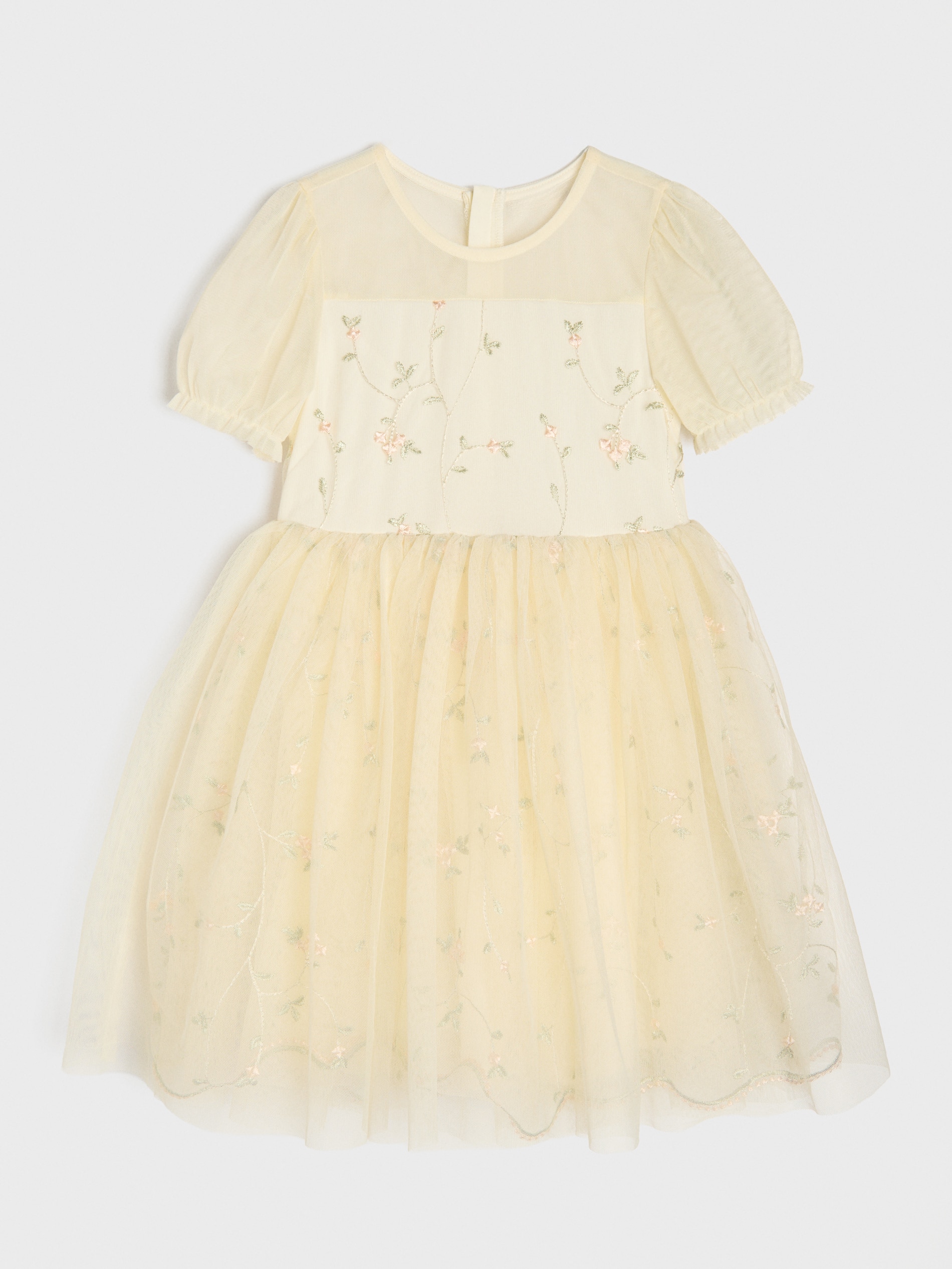 Tiulowa sukienka babydoll z haftowanym wzorem