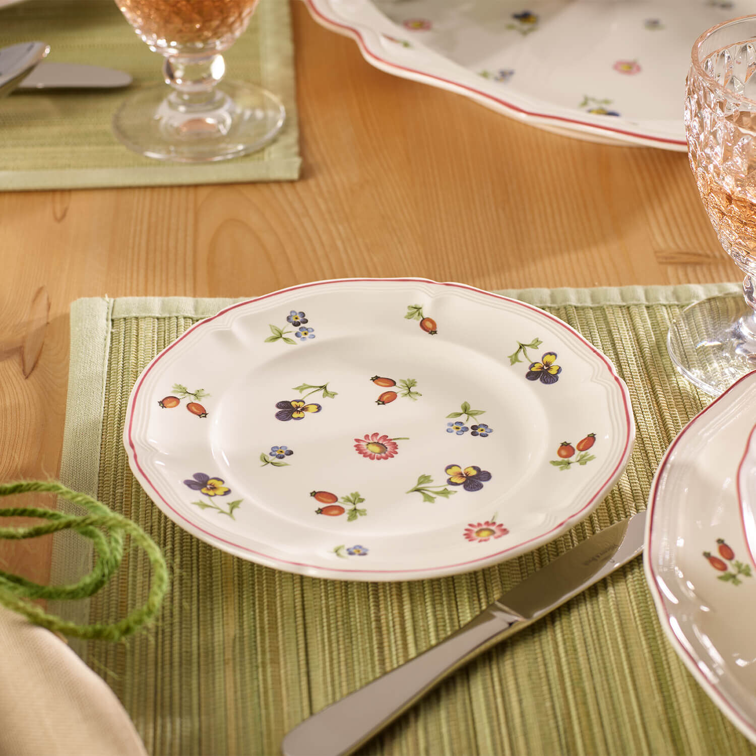 Petite Fleur Appetizer/ Bread Plate - White, 6.9'', Premium Porcelain