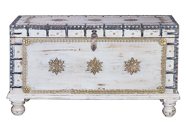 Coffre ancien en bois de manguier blanc cassé