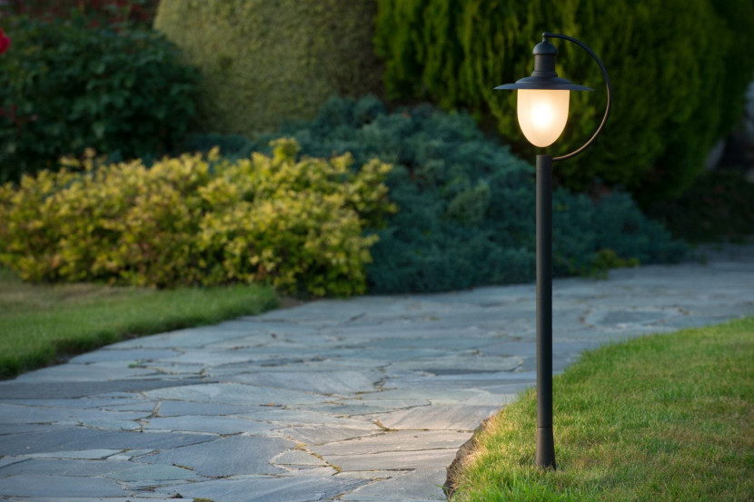 Lampa ogrodowa stojąca czarno-biała ARUBA wys:110 cm 1xE27x24W IP44 Lucide