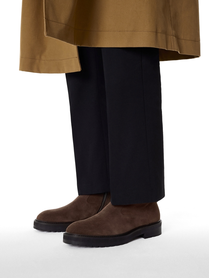 Brown suede boots with trep sole