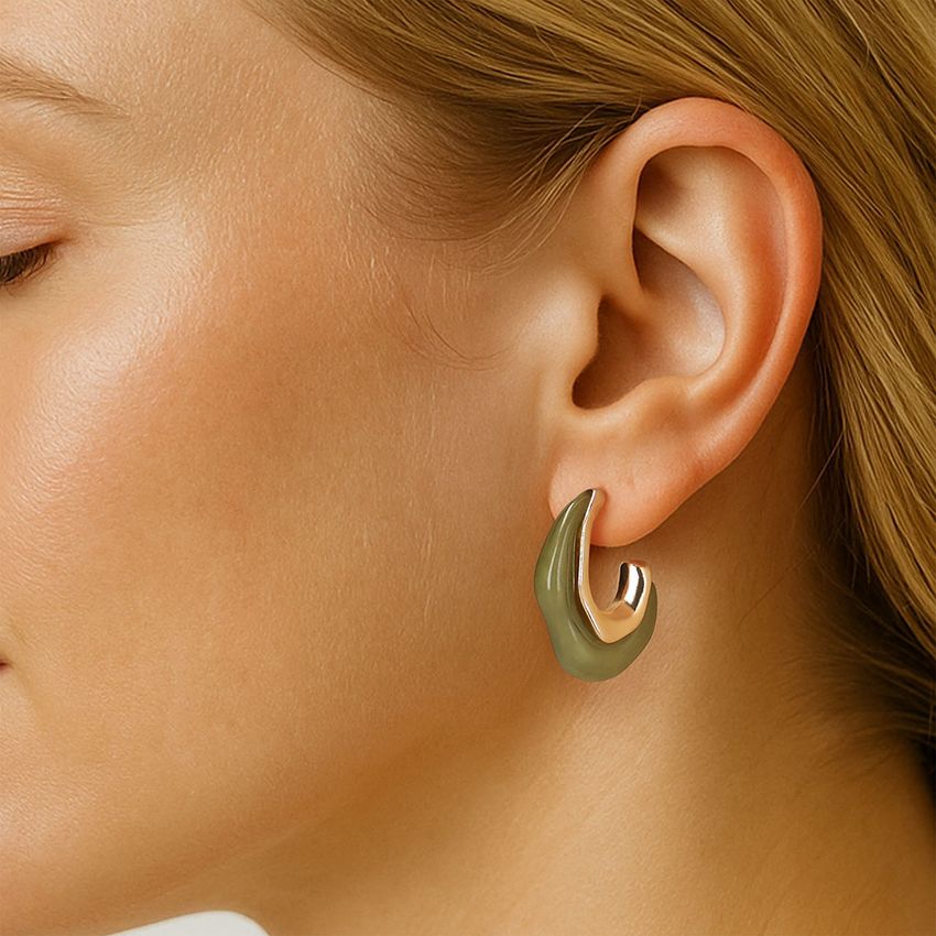 Manfield Olijfgroene oorbellen met gouden details