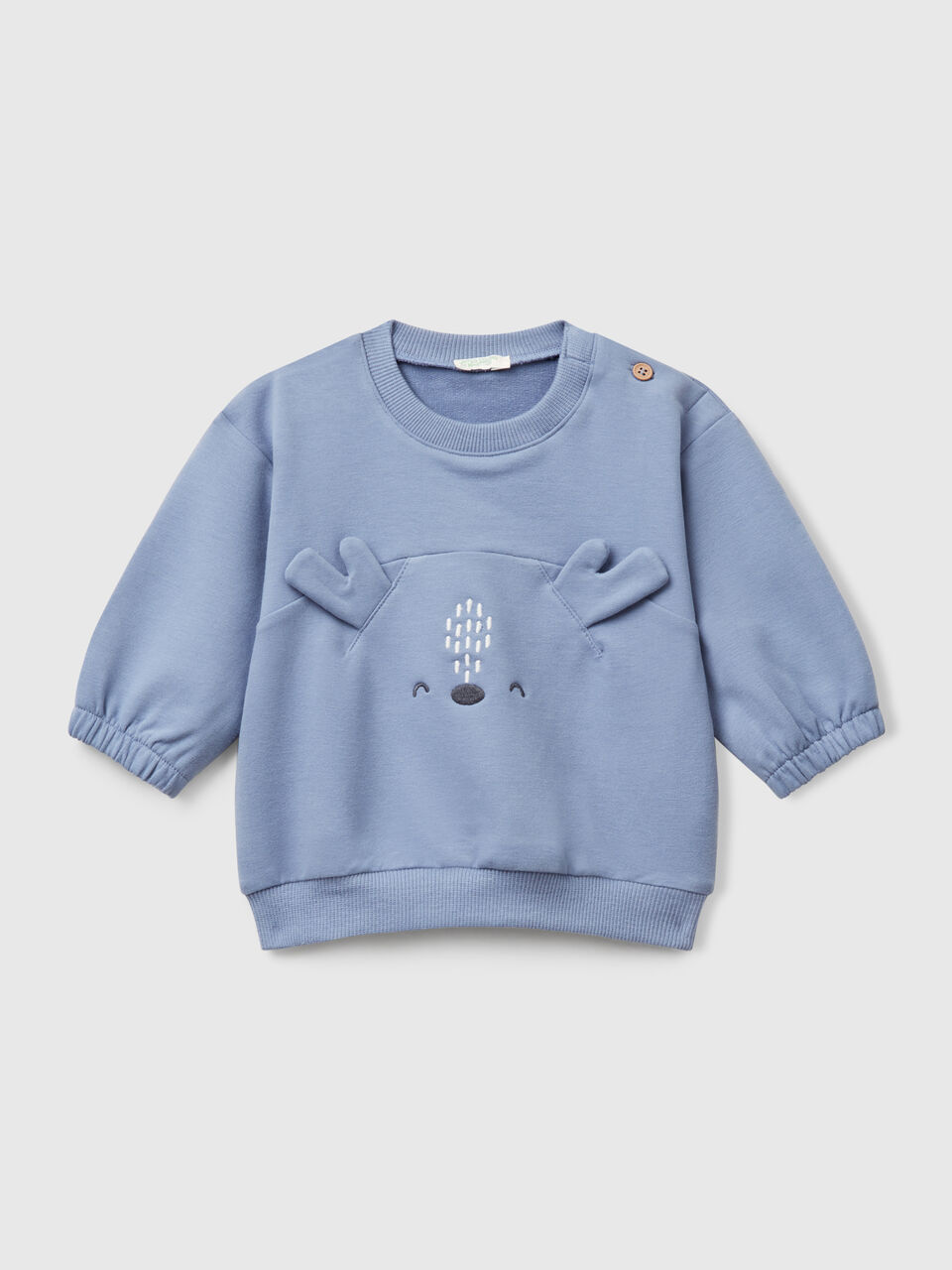 Sweatshirt with embroidery and patches