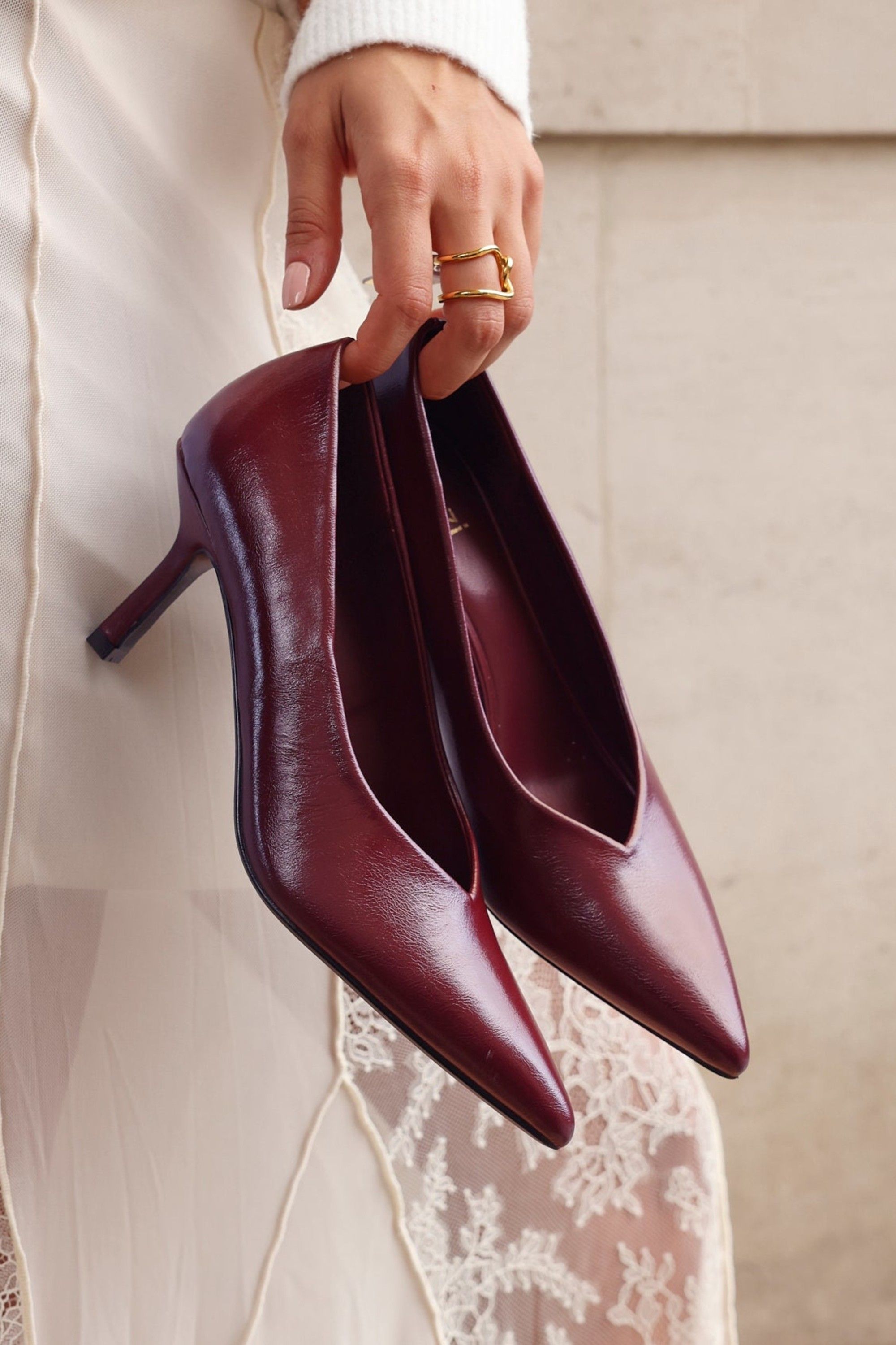 Linzi Bellamy Burgundy Faux Leather V-Cut Vamp Court Heels