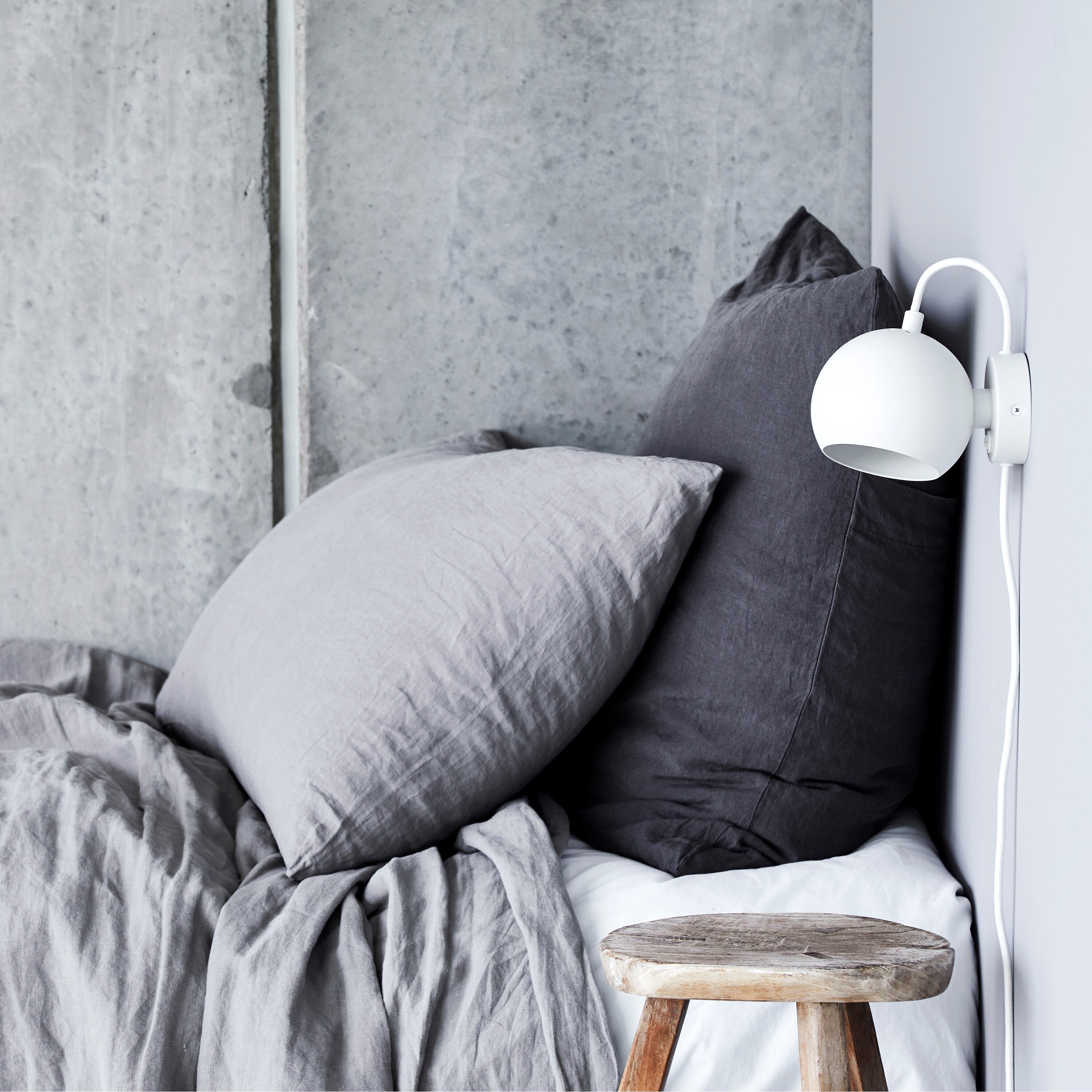 Frandsen Ball Magnet Wandlamp