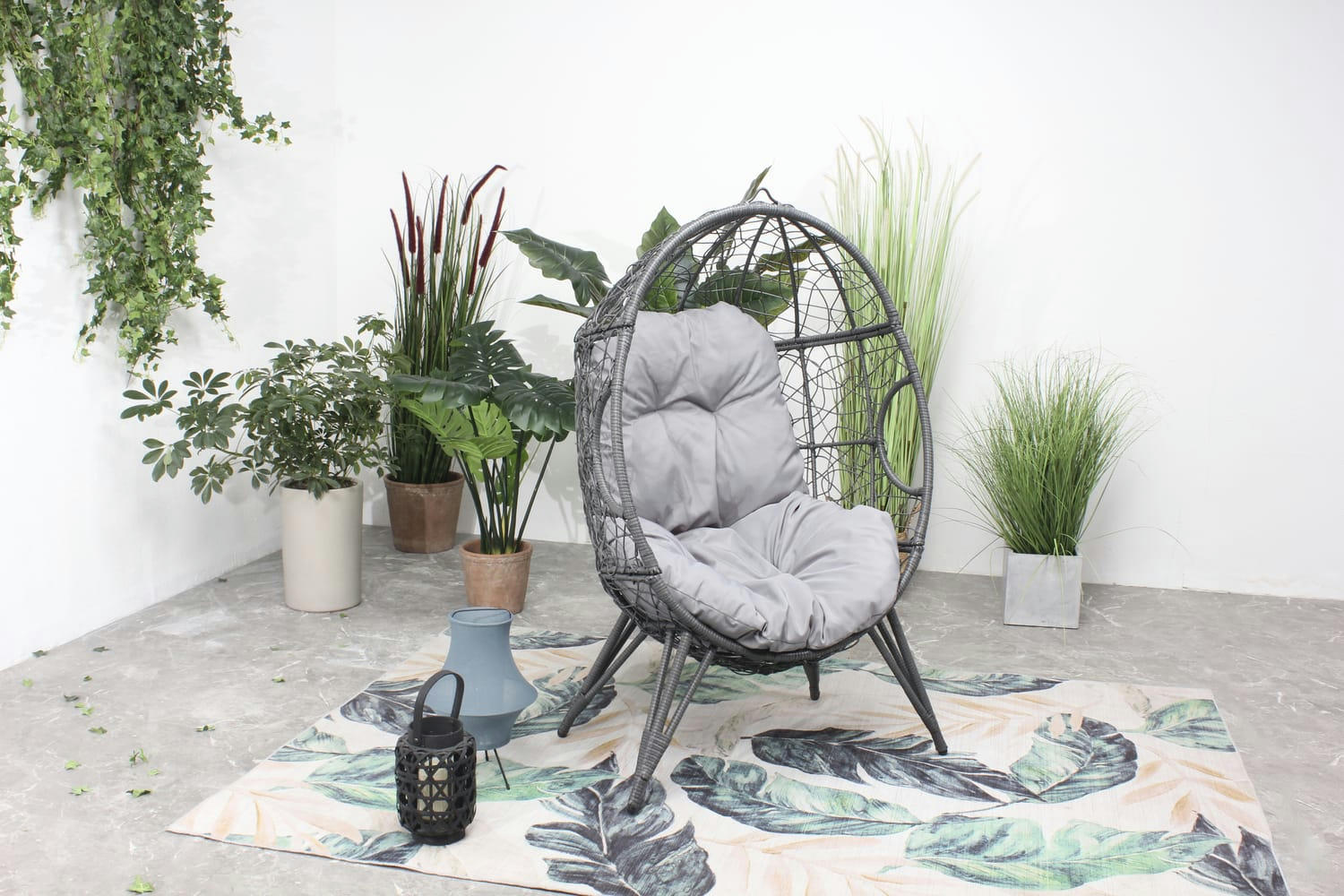 JANE - Fauteuil œuf sur pied en résine gris effet rotin