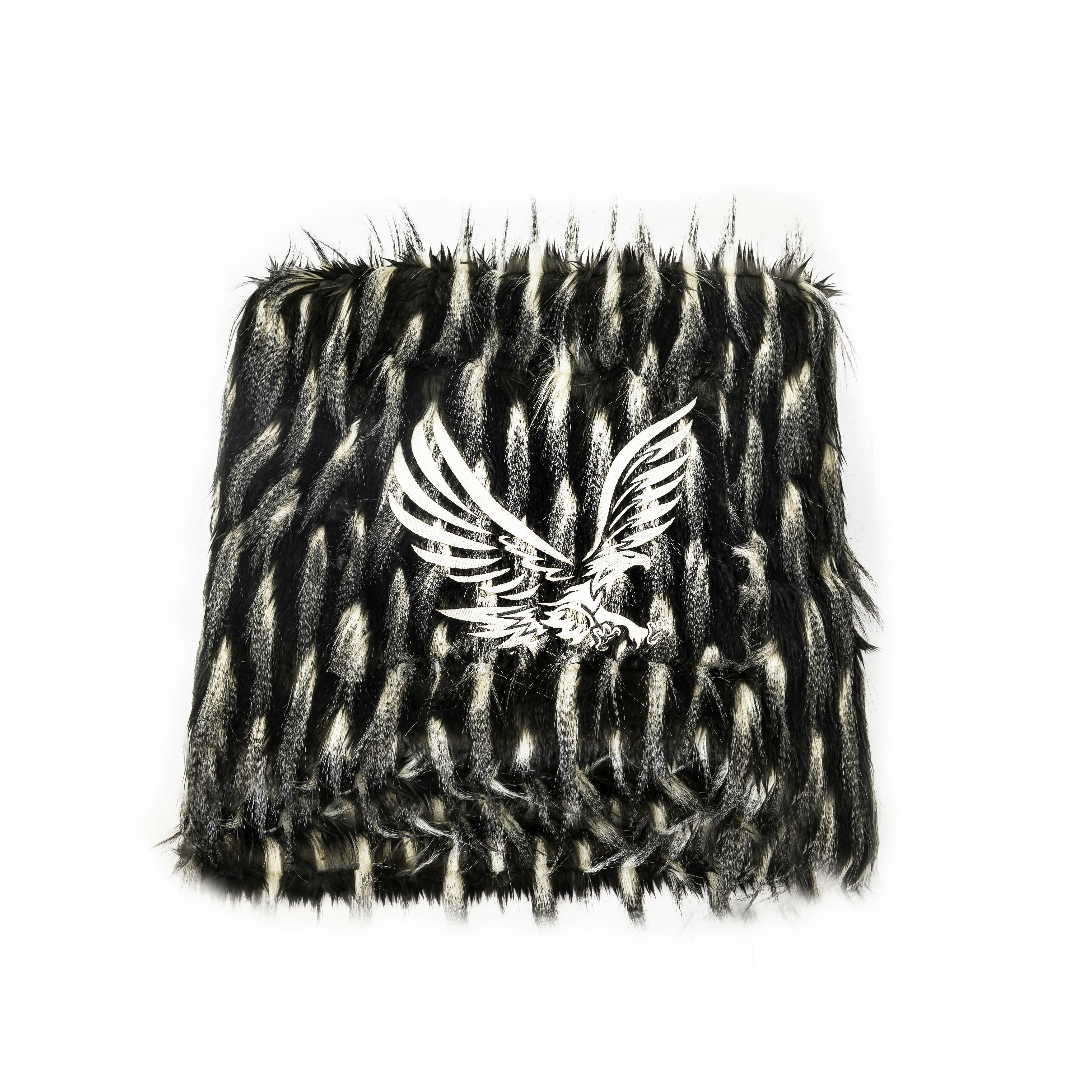 - Plaid en fausse fourrure brodé noire et blanche