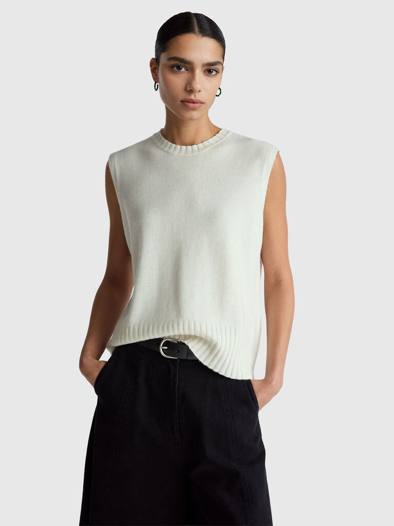 Vest in wool and viscose blend