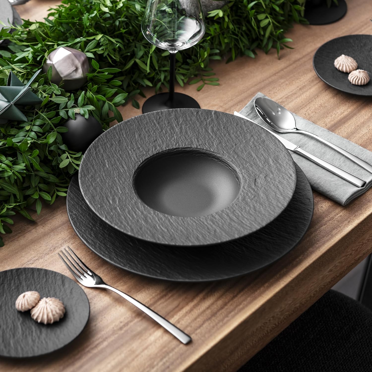 Villeroy & Boch Manufacture Rock Pasta Bowl, Set of 4, Premium Porcelain, Made in Germany, Black