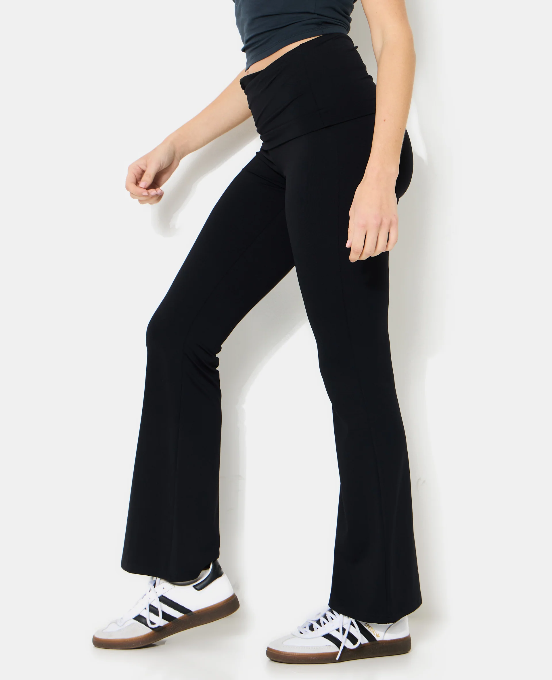 Pantalon flare en matière sculptante