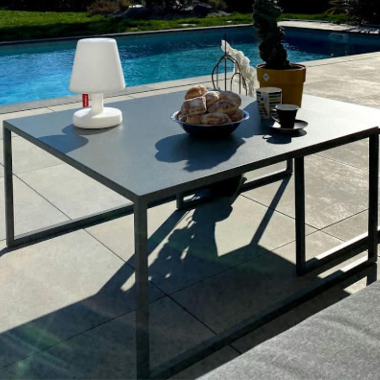 COLLECTION MOBILIER DE JARDIN - Lot de 2 tables basses de jardin carrées  en acier gris