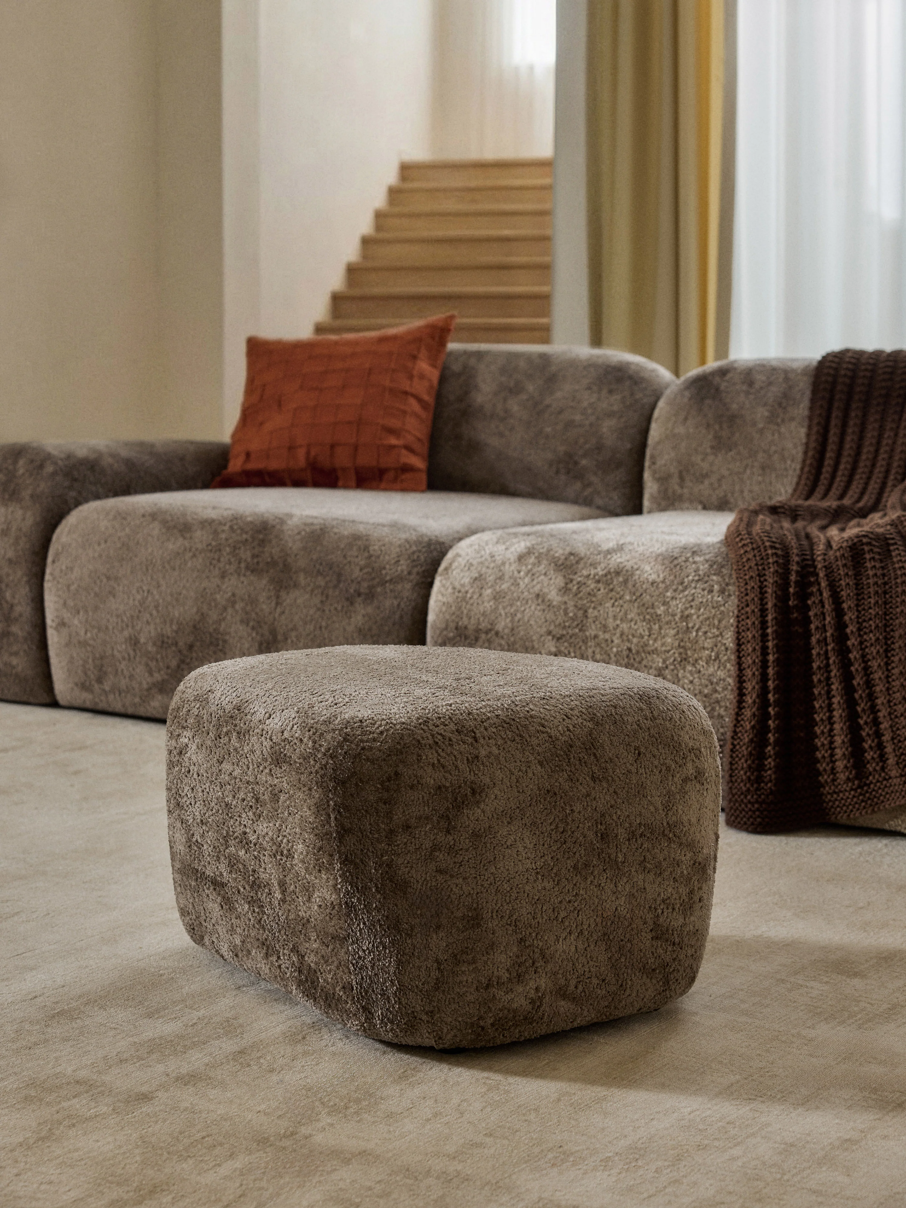Ovaler Sofa-Hocker Wolke aus Teddy-Bouclé