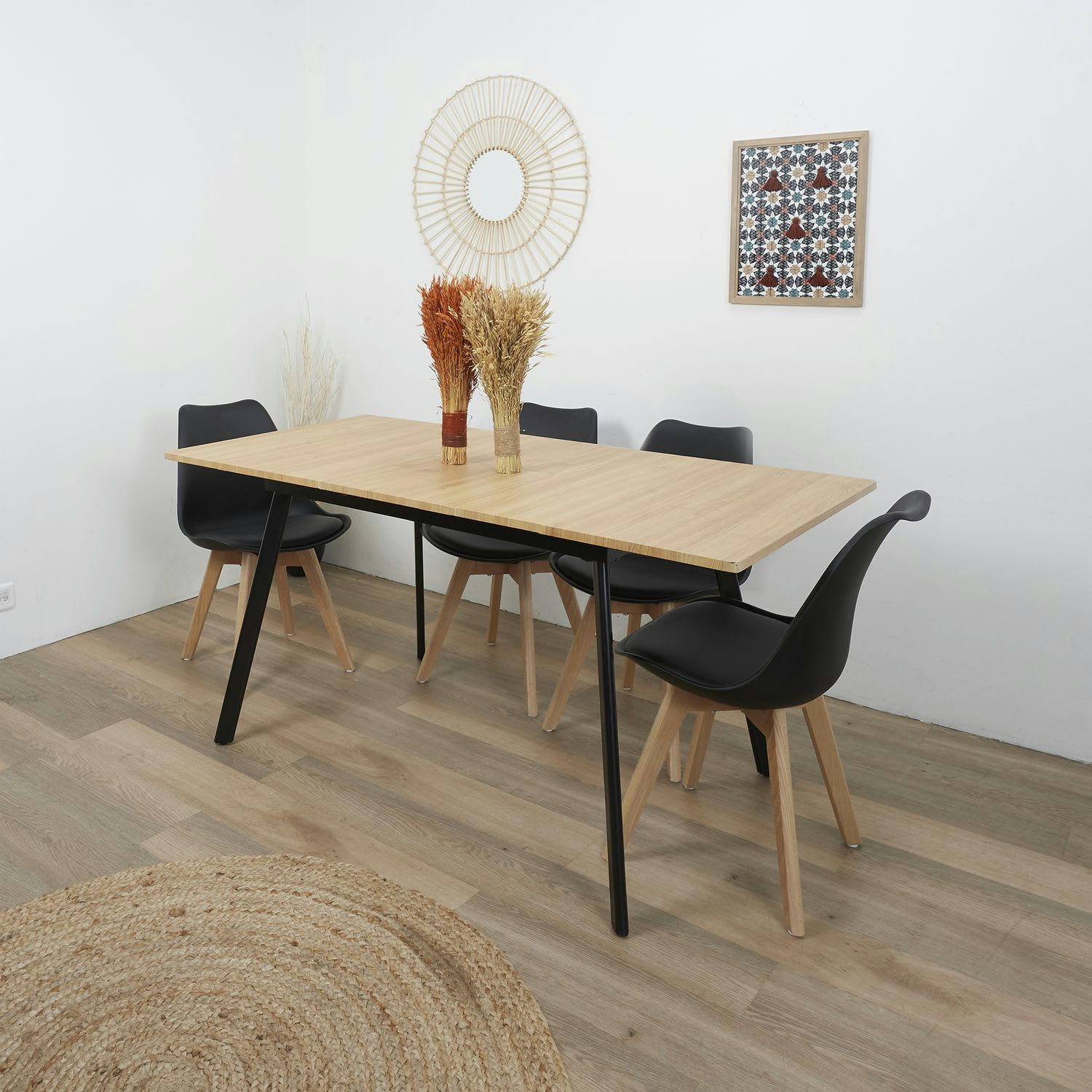 - Table extensible pour 4 à 6 personnes marron