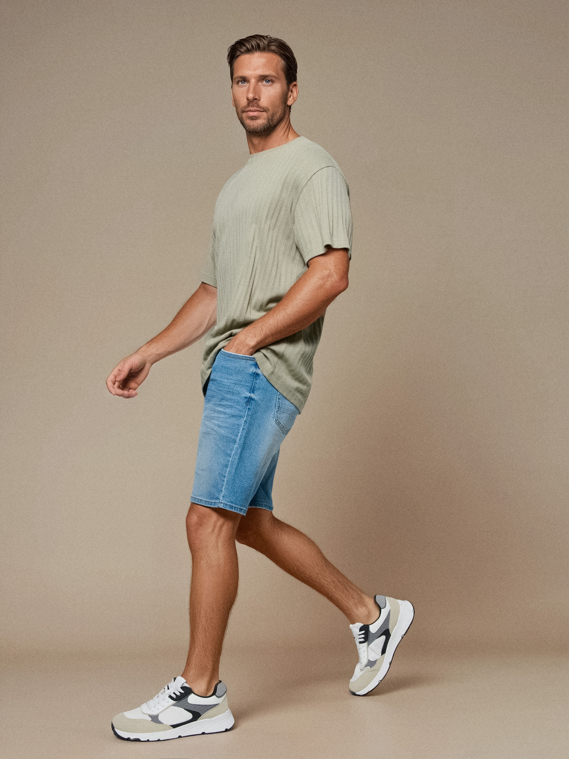 Jeansowe szorty slim fit z kieszeniami