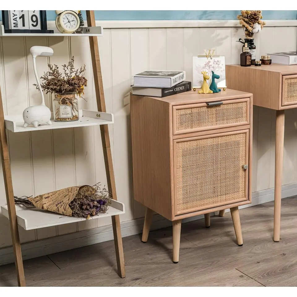 Nachtkastje met 1 deur en 1 lade van natuurlijk rotan