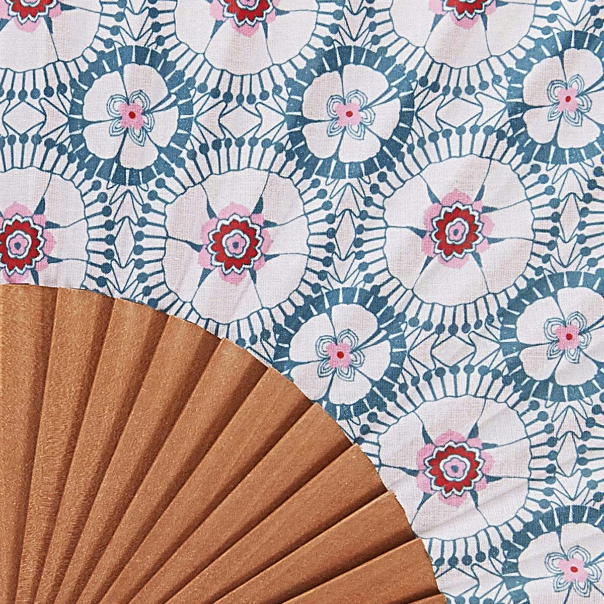 LOU - Éventail en bois de merisier et coton imprimé graphique vert