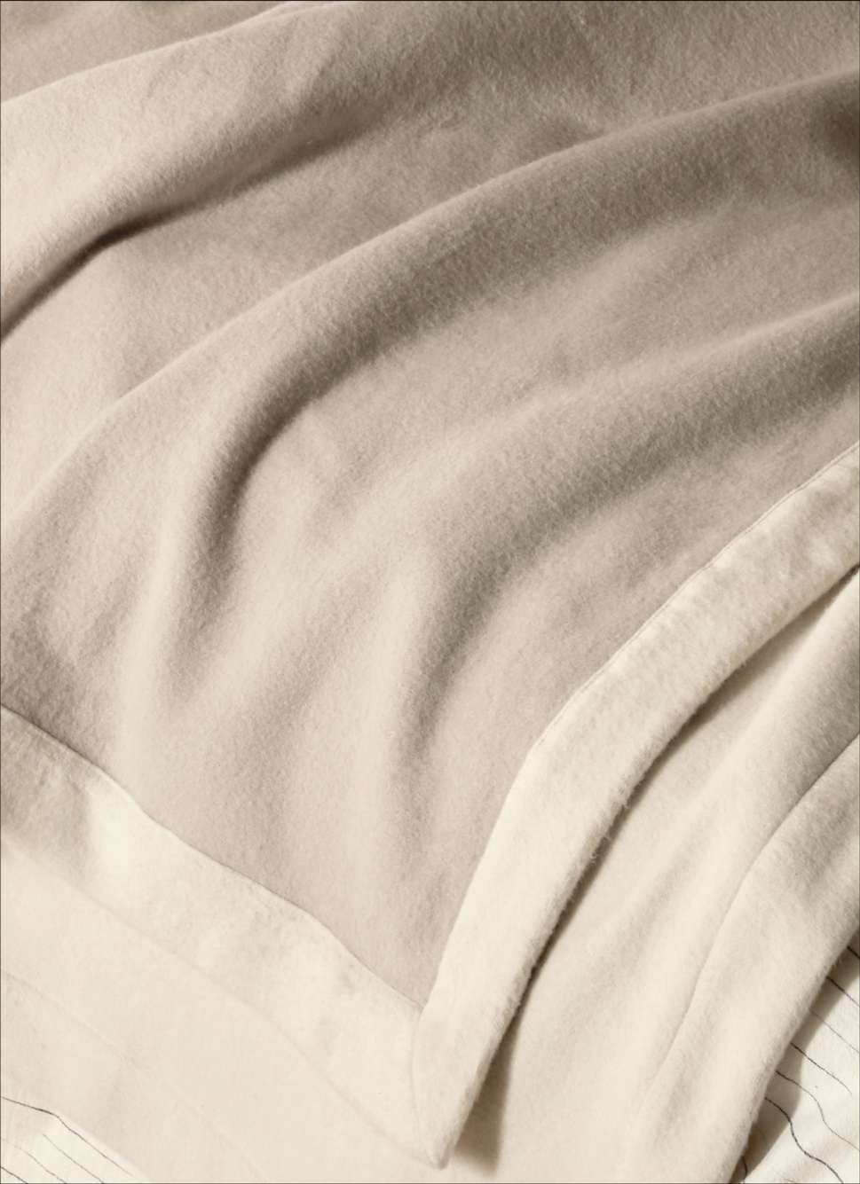 COUVRE-LIT EN COTON GRATTÉ UNI BEIGE