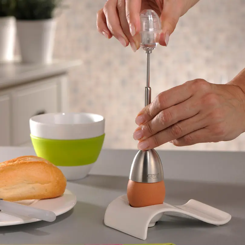 Eierköpfer mit Salzstreuer Ovo