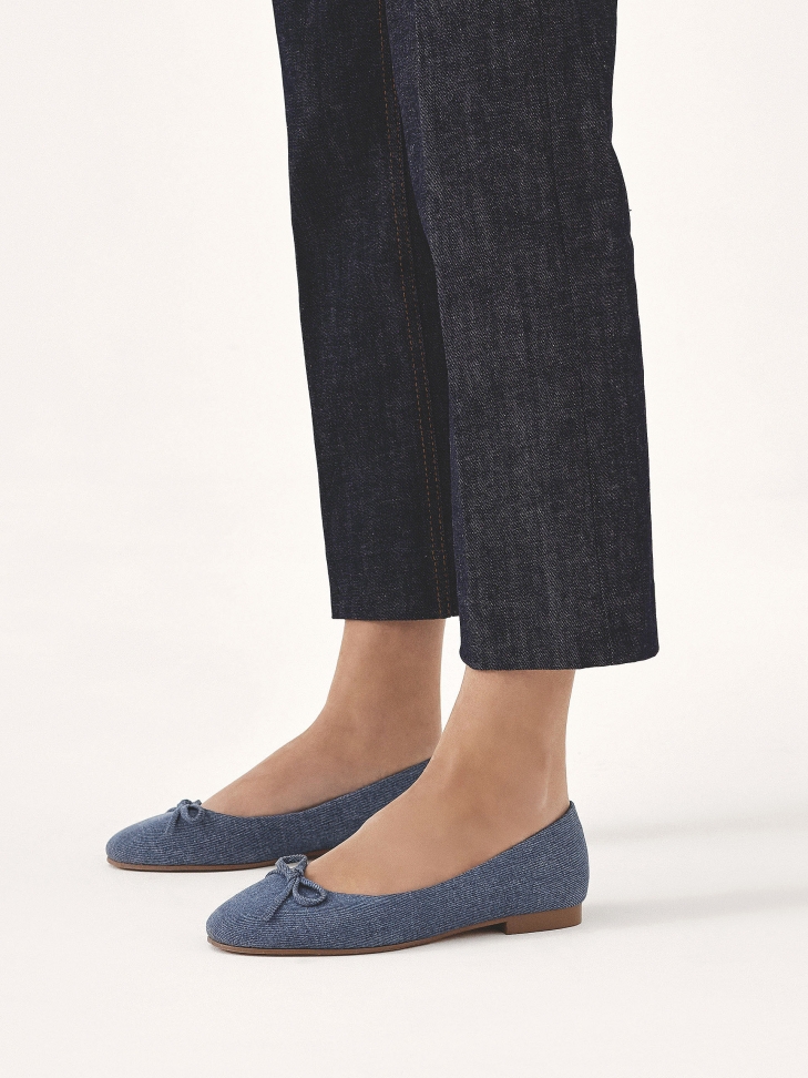 Denim ballerinas with a bow