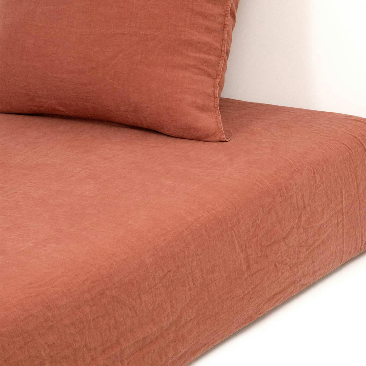 PETIT JOUR - Drap housse en  lin lavé rose 200 x 200 cm
