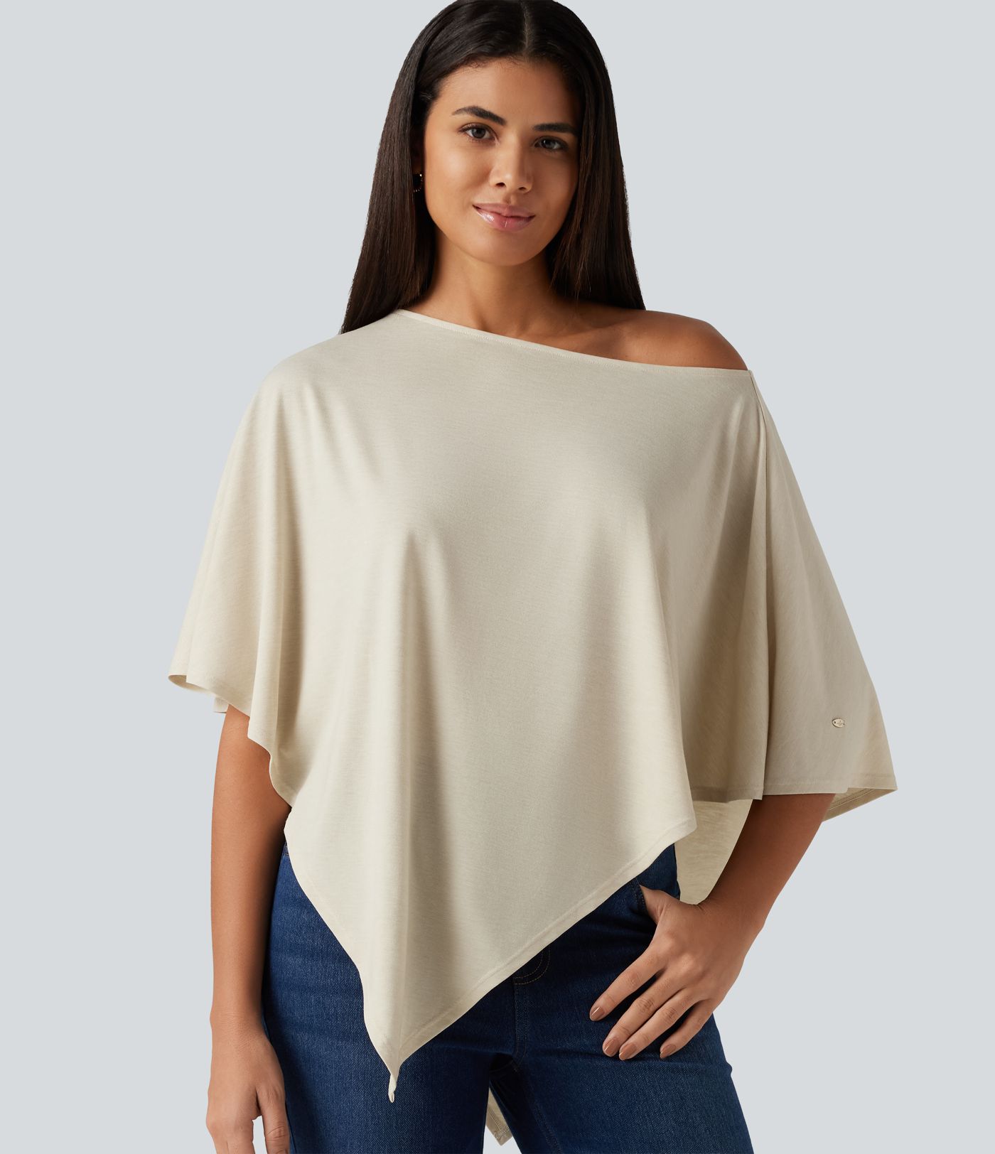 Haut oversize asymétrique une épaule, manches chauve-souris 3/4 et ourlet asymétrique