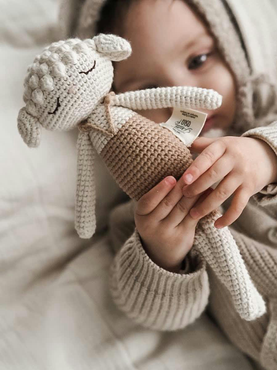 - Doudou en crochet agneau  Beige