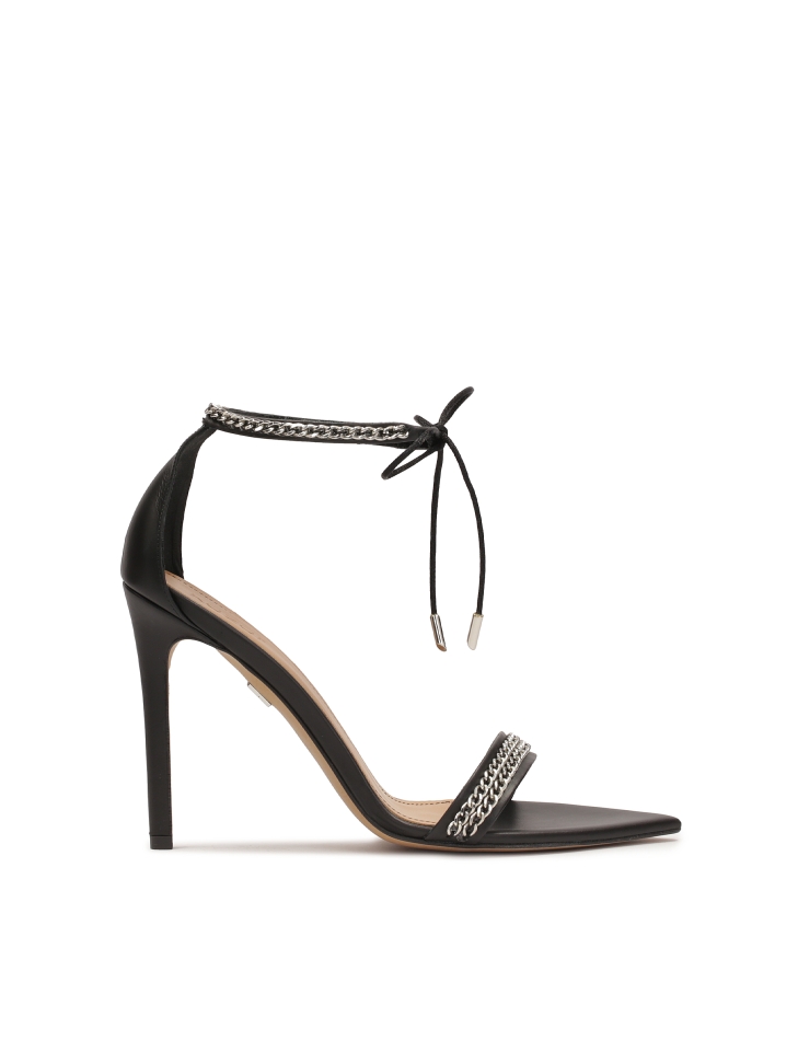 Sandals with pointed noses and tied straps