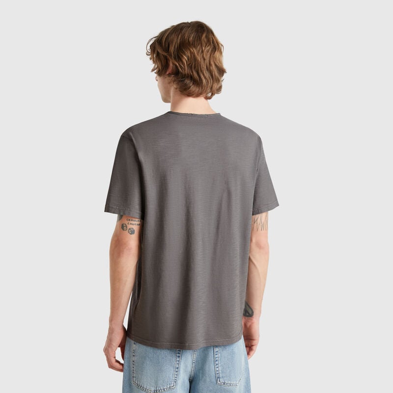 100% cotton t-shirt with V-neck