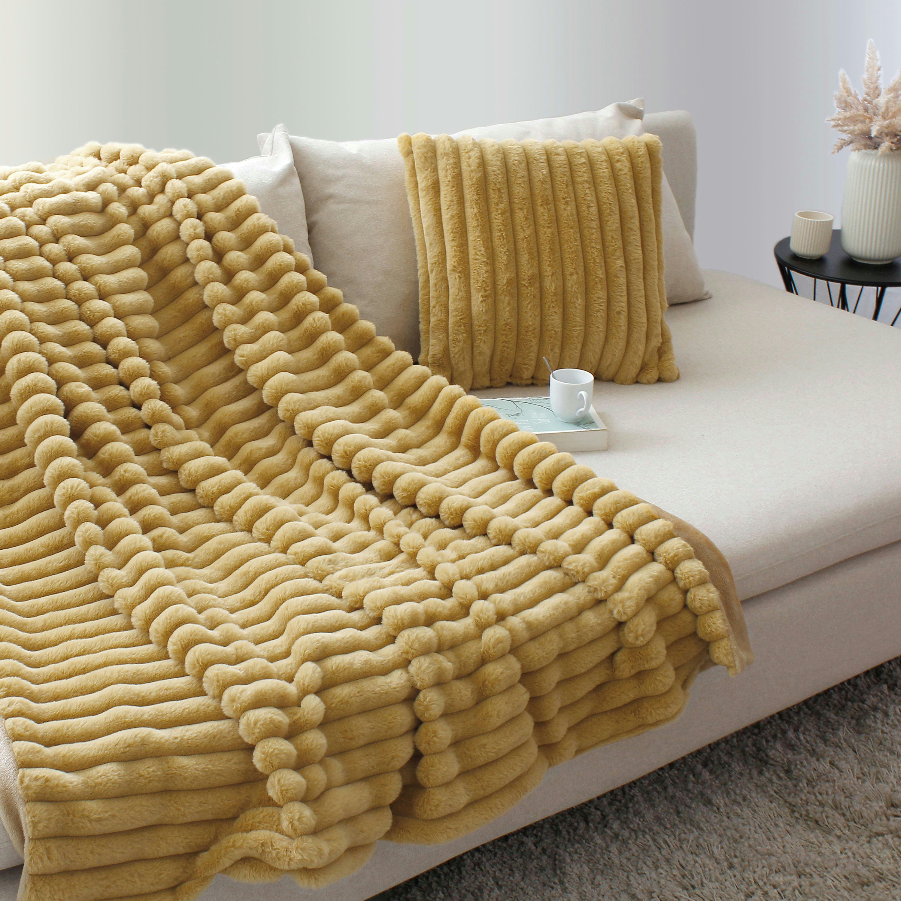 MATISSE - Plaid côtelé ocre effet fourrure 125x150cm