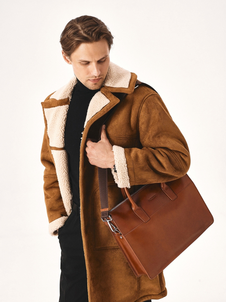 Brown leather single compartment bag