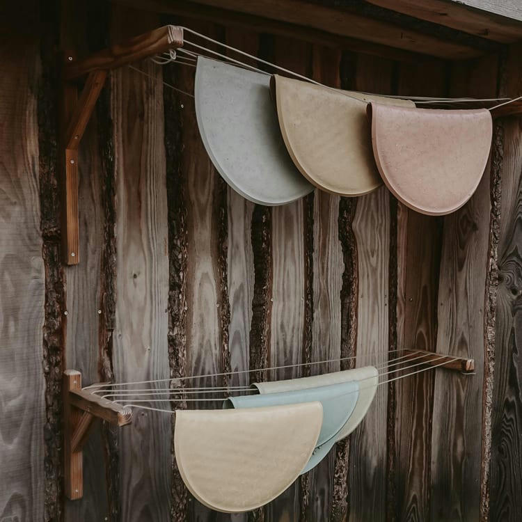 - Tapis de bain en hévéa gris clair