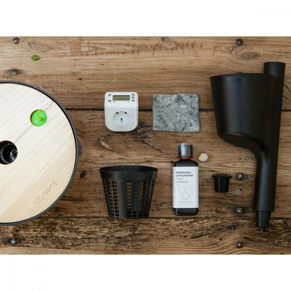 - Jardin d'intérieur avec 3 plantes décoratives et arrosage auto noir