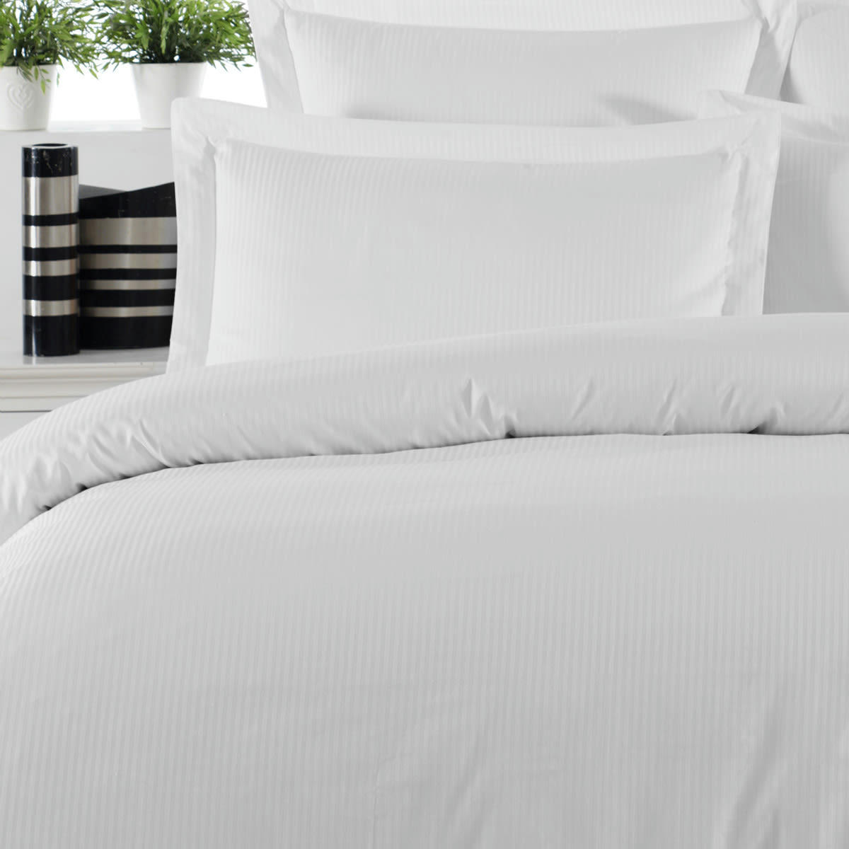 VERSAILLES - Drap housse uni en satin de coton 120 fils bo blanc 140x200 cm