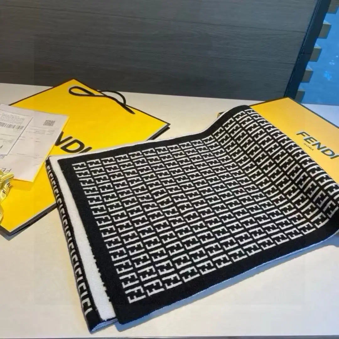Fendi Wool knit double-sided scarf
