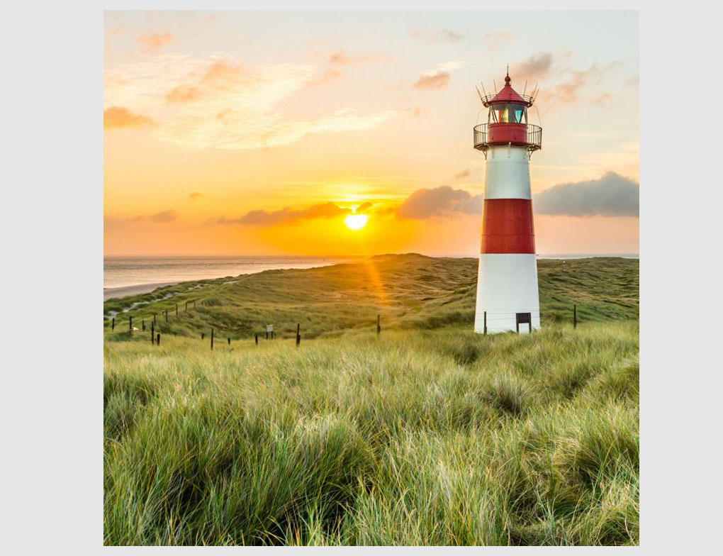 Bild Leuchtturm im Sonnenuntergang