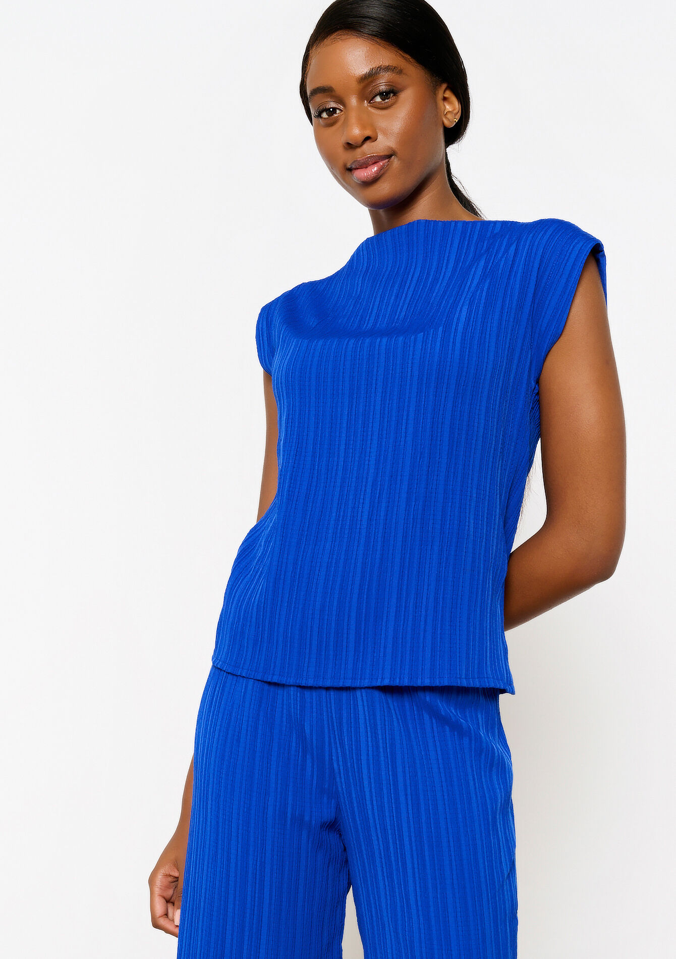 Mouwloze top met pliss&eacute;