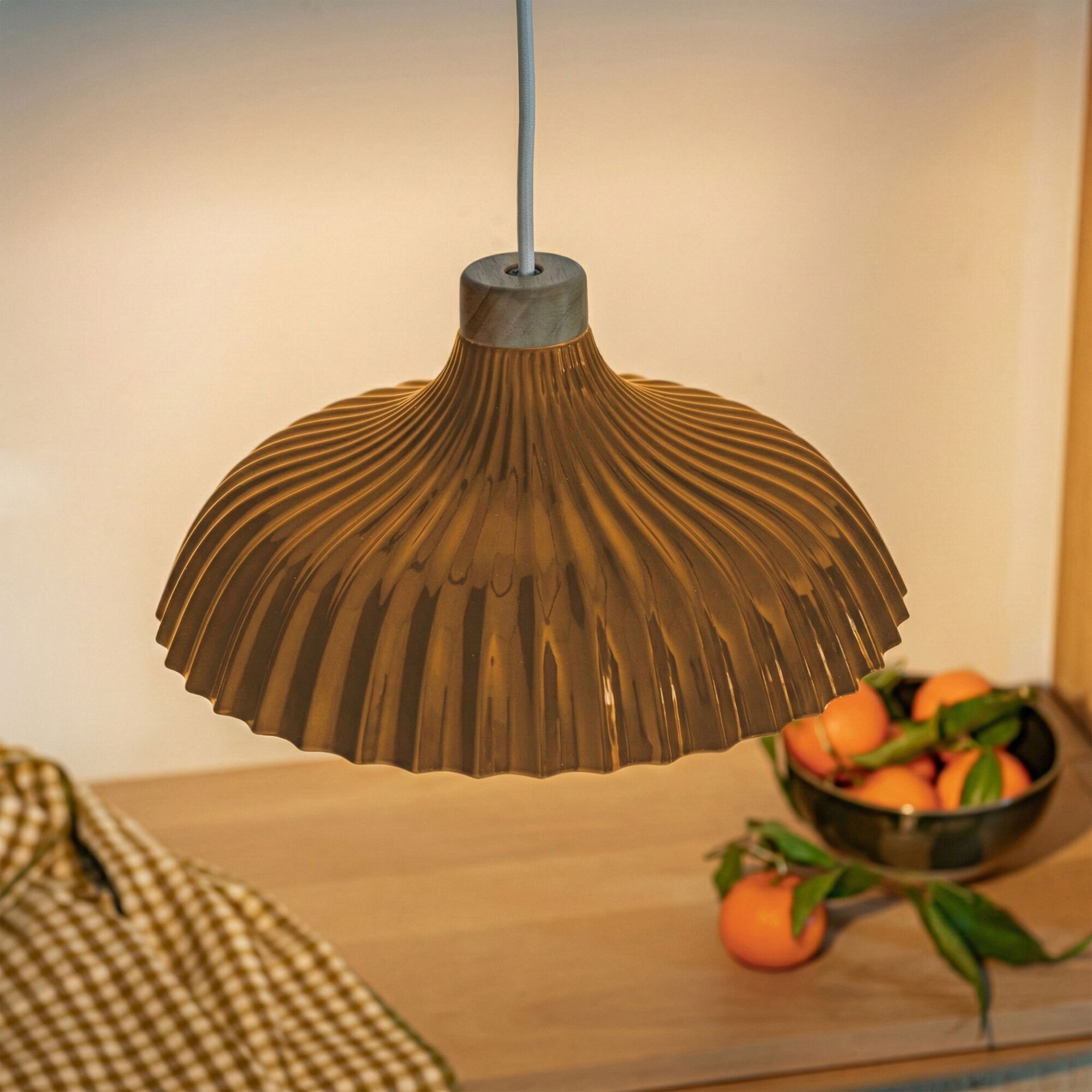 TOZZI - Suspension électrifiée en porcelaine D28,2cm - jaune argan