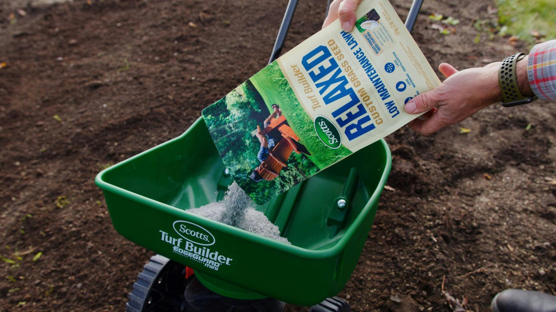 Scotts Turf Builder Relaxed Custom Grass Seed & Fertilizer For Low Maintenance Lawn, 1.4-kg