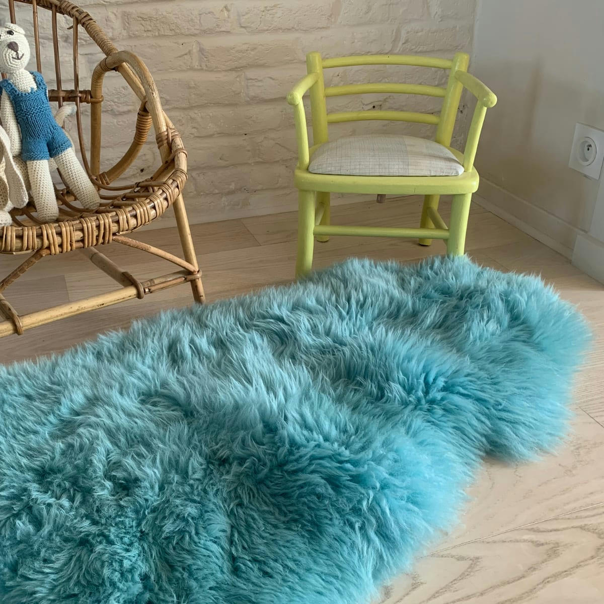 - Tapis en peau de mouton turquoise