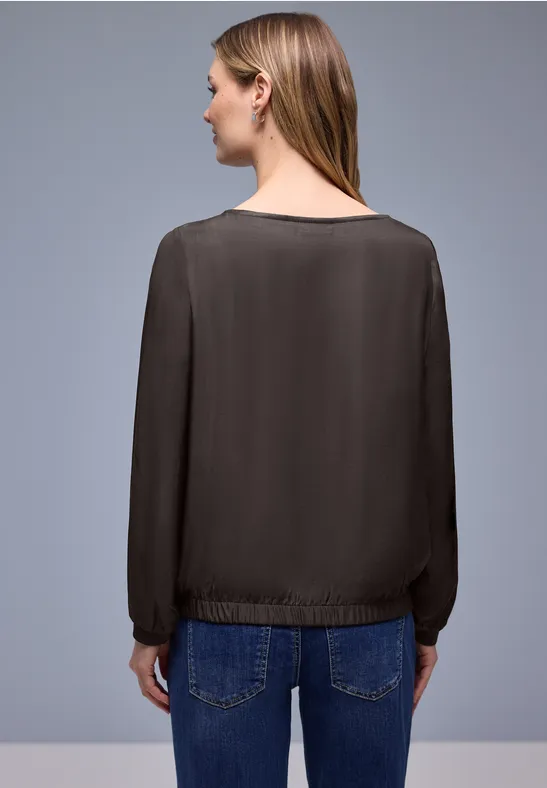 Bluse mit Elastiksaum