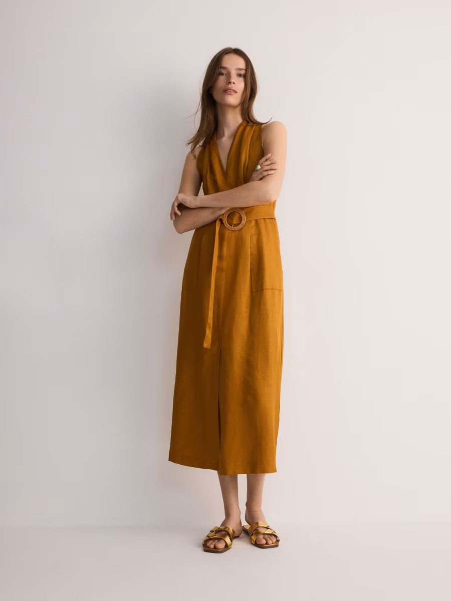 Dress With Neck Ring Detail