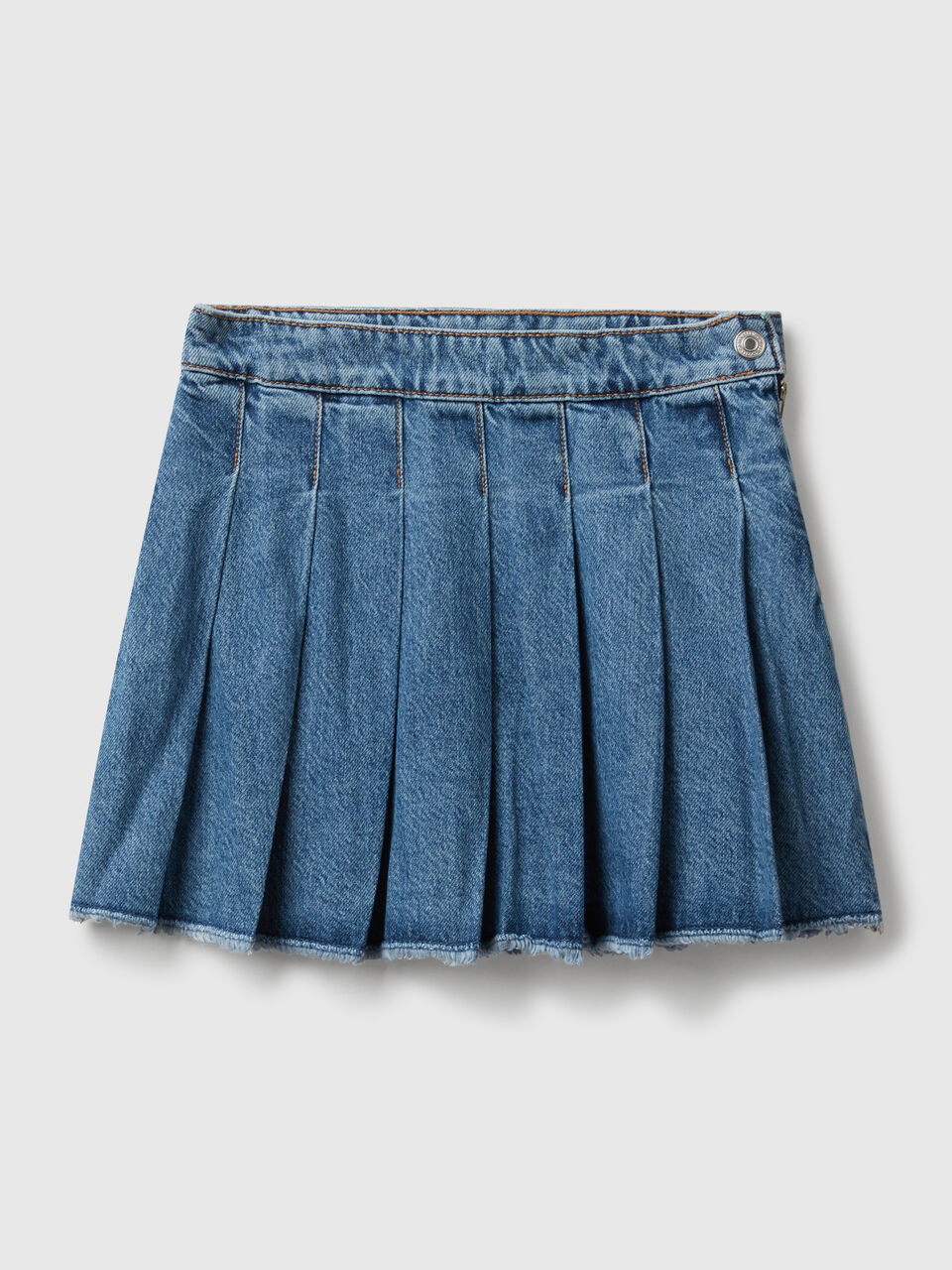 Pleated denim skirt
