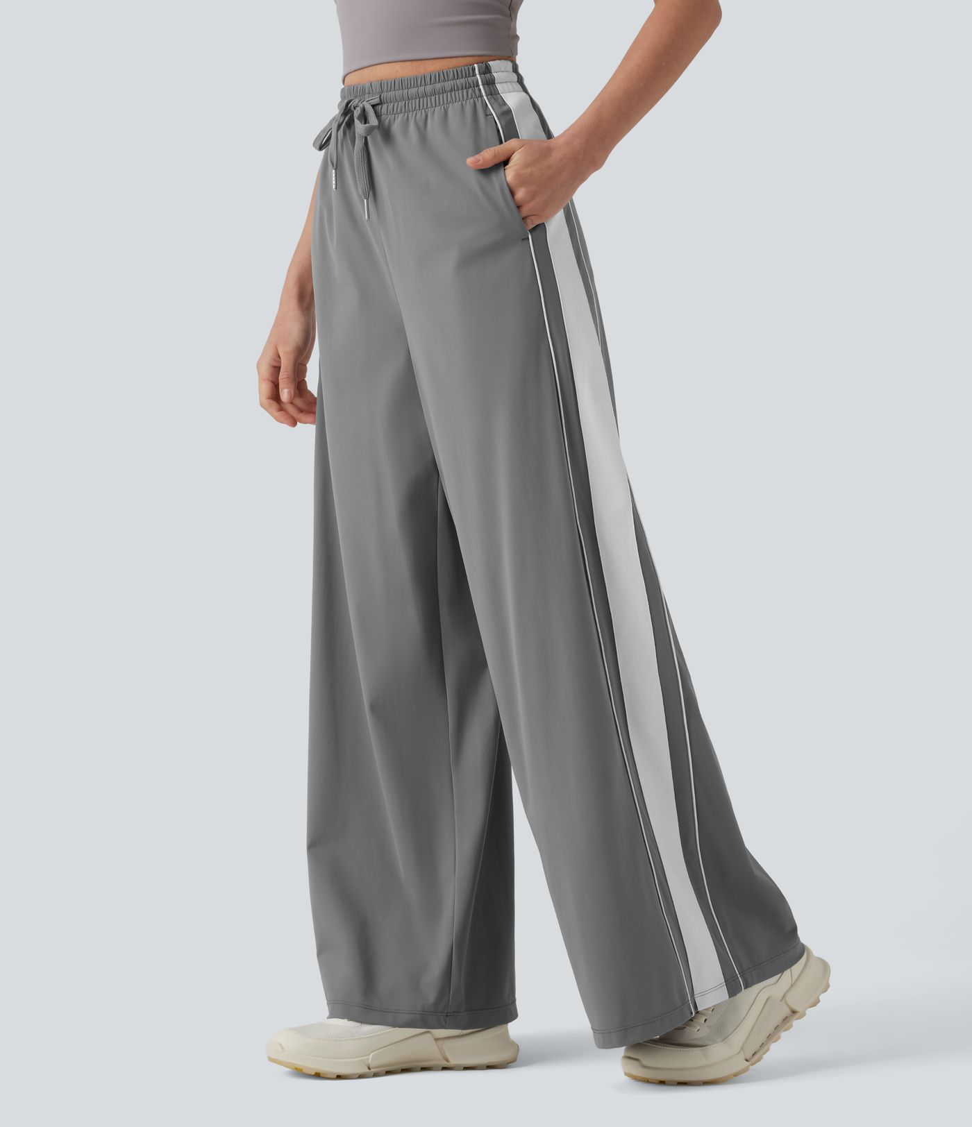 Pantalon running large à rayures taille haute avec cordon de serrage, séchage rapide et effet frais InstantCool avec poches, protection solaire UPF40