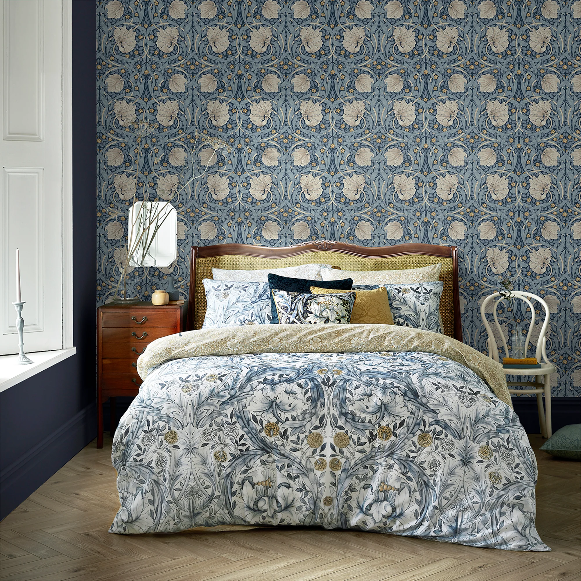 William Morris at Home Papier peint intissé PIMPERNEL bleu marine