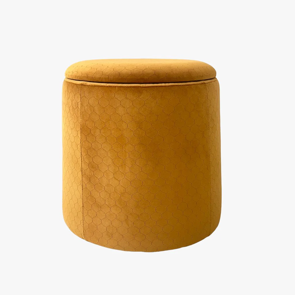 Pouf Mostarda de Veludo com padrão e arrumação LUCENA